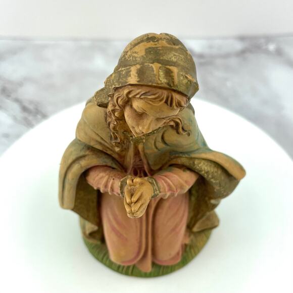 Fontanini Mary Praying Figurine by Roman Inc. Fontanini Heirloom Nativity Decor - Picture 5 of 8